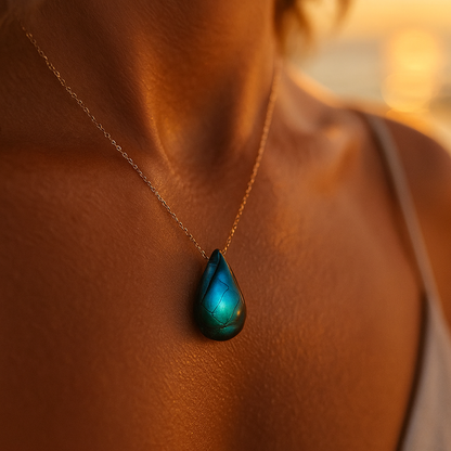 Tear of the sea | Labradorite necklace